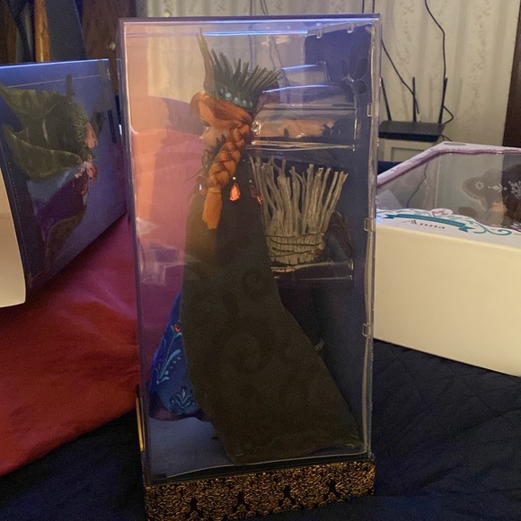 Disney limited edition Anna and Kristoff designer dolls - Picture 3 of 8